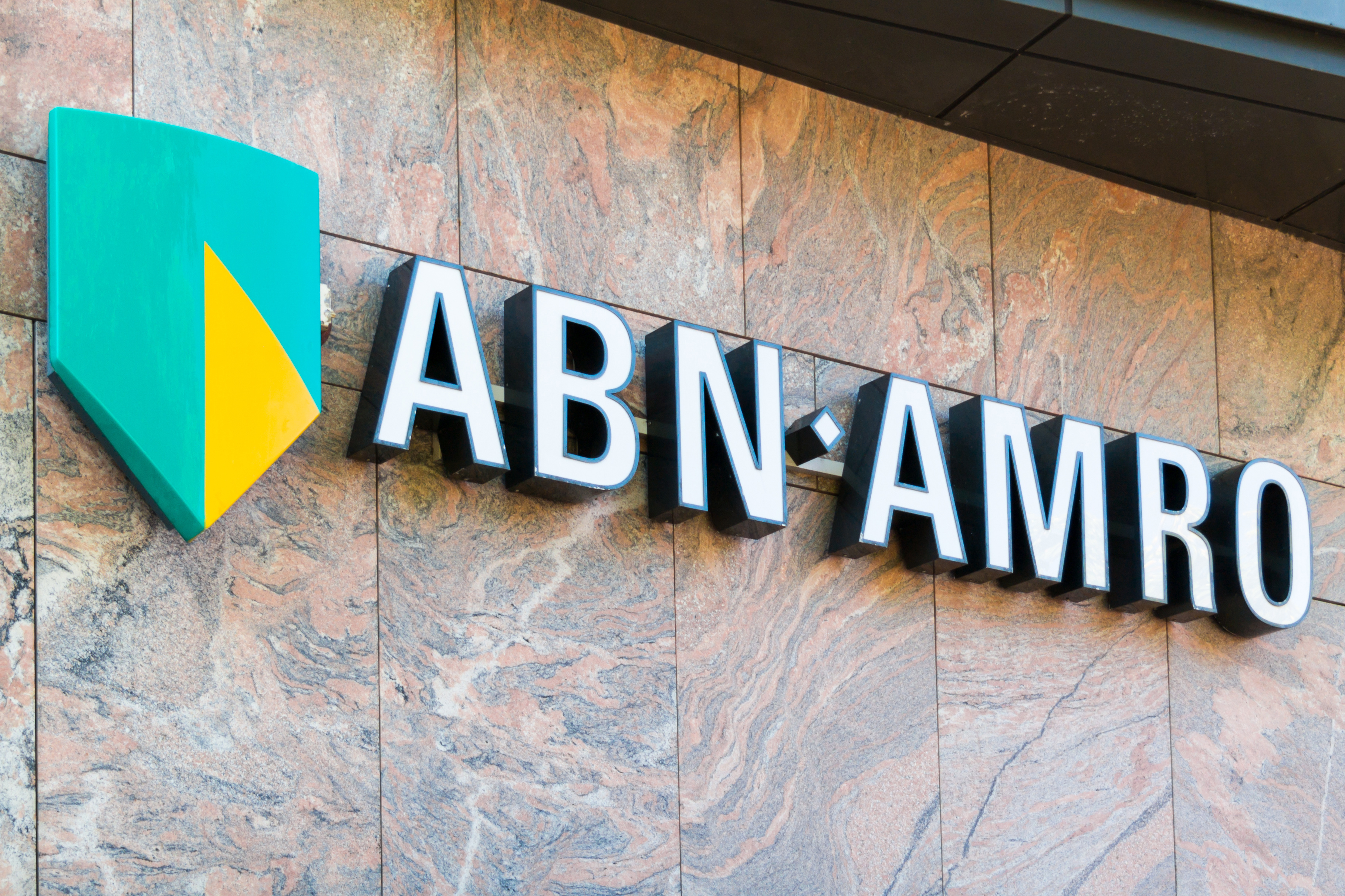 Raadselachtige aftocht topman voedt twijfels over strategische koers ABN Amro