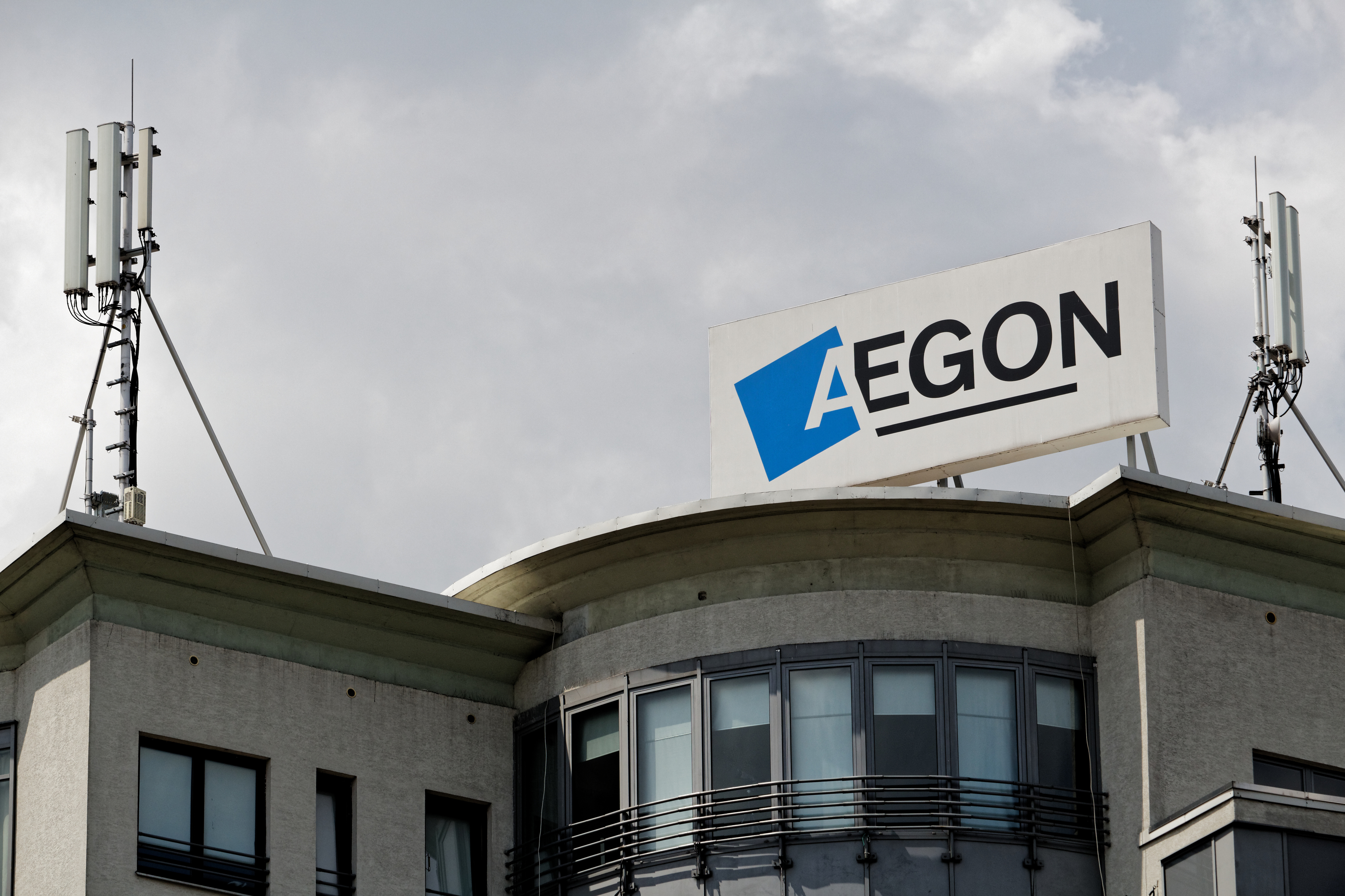 Belonen vanuit luilekkerland: Aegon-ceo krijgt beloning op steroïden